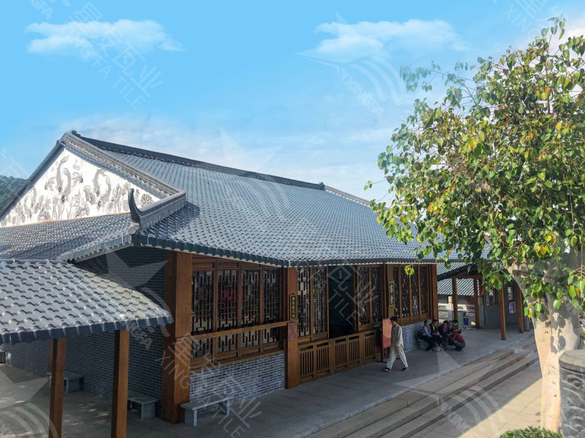 四合院別墅裝飾采光琉璃瓦 隔熱防水堅(jiān)韌紅色樹脂防腐瓦 畢節(jié)仿古建筑樹脂瓦廠家生產(chǎn)制造